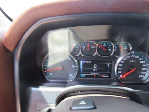 Used 2015 Chevrolet Silverado 1500 High Country w/ High Country Premium Package AWD/4WD image 38