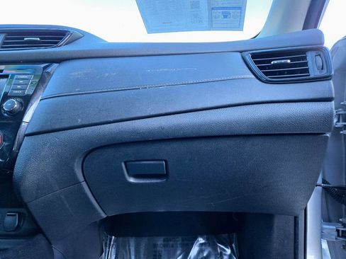 Used 2019 Nissan Rogue S image 40