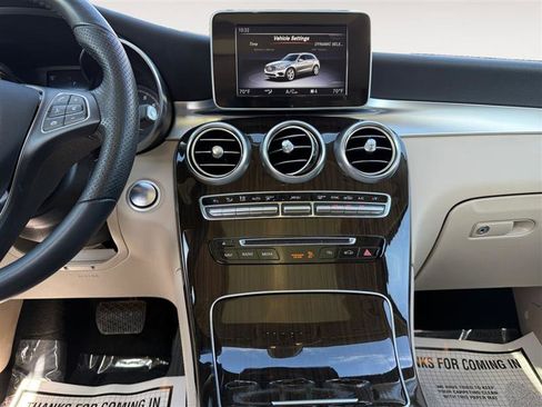 Used 2019 Mercedes-Benz GLC 300 4MATIC image 12