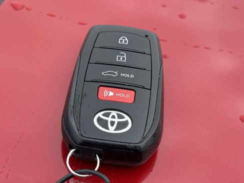 Used 2025 Toyota Camry SE image 22