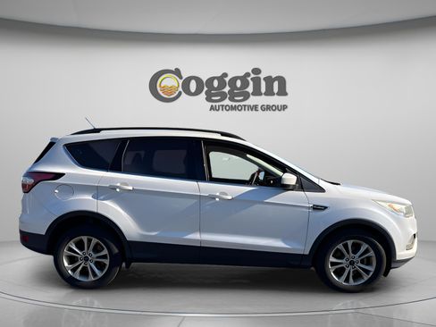 Used 2017 Ford Escape SE w/ Equipment Group 201A image 5