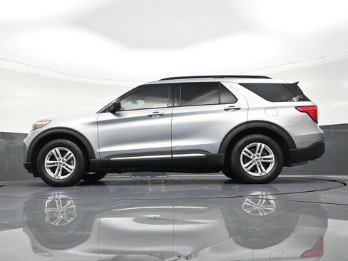 Used 2020 Ford Explorer XLT image 26