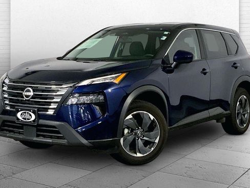 Used 2025 Nissan Rogue SV AWD/4WD image 12