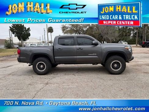 Used 2017 Toyota Tacoma TRD Off-Road w/ Premium & Technology Package image 14