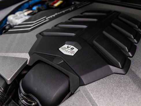 Used 2023 Lamborghini Urus Performante AWD/4WD image 40