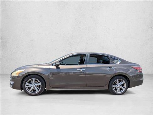 Used 2015 Nissan Altima 2.5 SV w/ Convenience Package FWD image 2