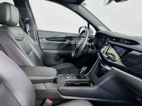 Used 2025 Cadillac XT6 Premium Luxury FWD image 35