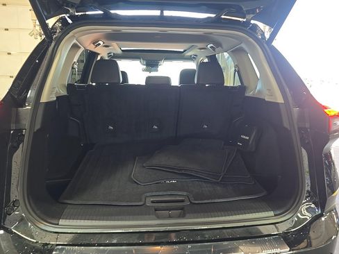 Used 2024 Nissan Rogue SV w/ SV Premium Package AWD/4WD image 16