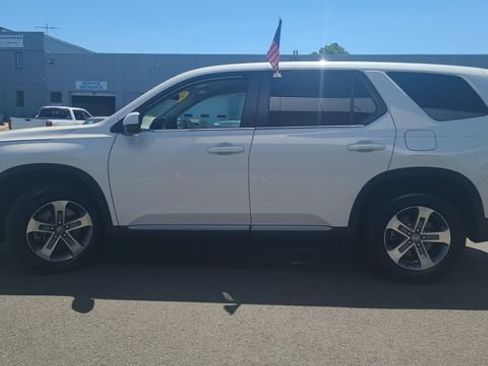 Used 2025 Honda Pilot EX-L image 4