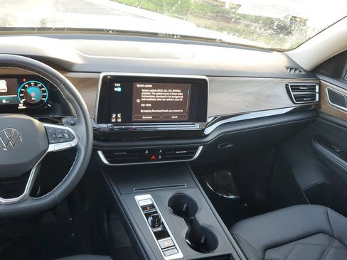 Certified 2024 Volkswagen Atlas SE FWD image 20
