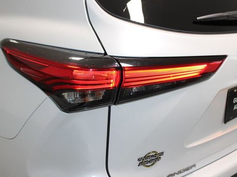 Used 2022 Toyota Highlander XLE image 55
