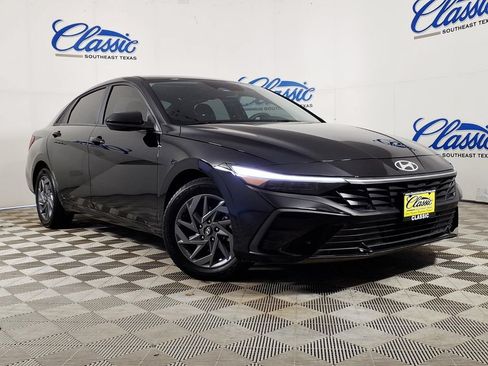 Used 2025 Hyundai Elantra Hybrid FWD image 1