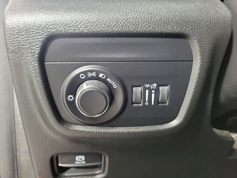 Used 2023 Jeep Grand Cherokee Altitude RWD image 13