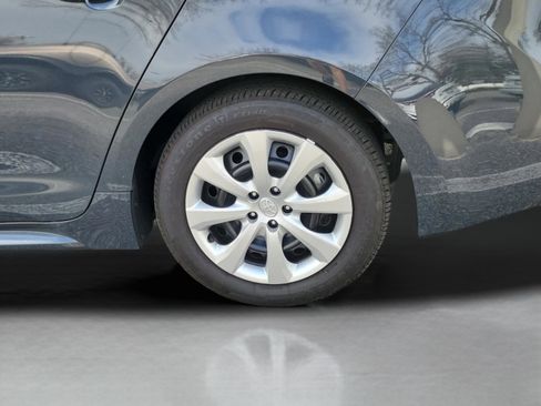 Used 2025 Toyota Corolla LE w/ Convenience Package image 31