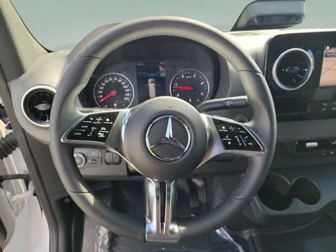 Used 2026 Mercedes-Benz Sprinter 2500 image 18