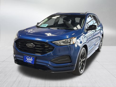 Used 2023 Ford Edge SE w/ Black Appearance Package image 3