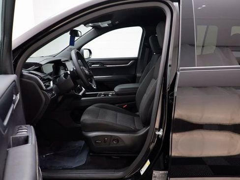 Used 2025 GMC Acadia Elevation image 6