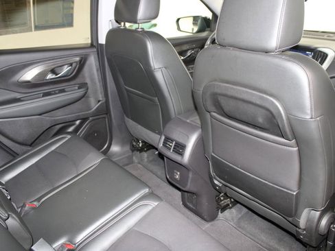 Used 2024 GMC Terrain SLT image 31