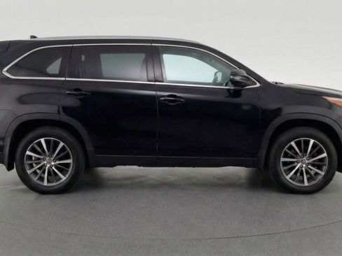 Used 2019 Toyota Highlander XLE image 8