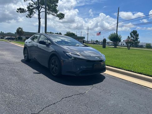 Used 2024 Toyota Prius LE image 4