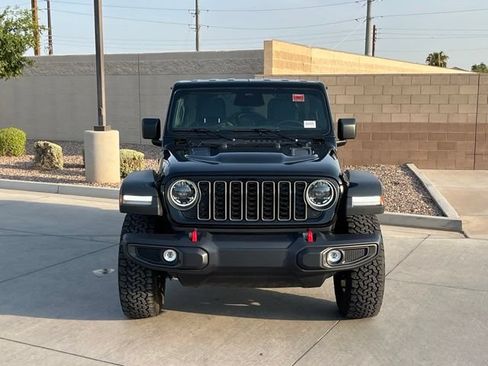 Certified 2025 Jeep Wrangler Unlimited Rubicon w/ Convenience Group AWD/4WD image 4