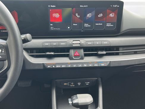 Used 2025 Kia K4 FWD image 13
