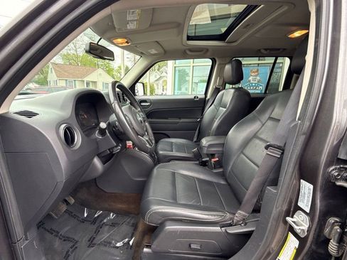 Used 2017 Jeep Patriot High Altitude AWD/4WD image 11