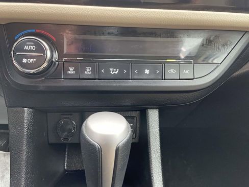 Used 2014 Toyota Corolla LE image 39