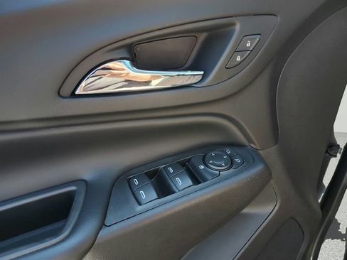 Used 2021 Chevrolet Equinox LT FWD image 18