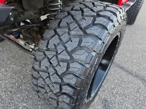 Used 2018 Jeep Wrangler Unlimited Sahara AWD/4WD image 36