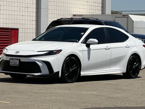 Used 2025 Toyota Camry SE FWD image 10