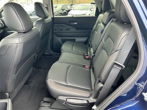 Used 2025 Nissan Pathfinder SL image 20