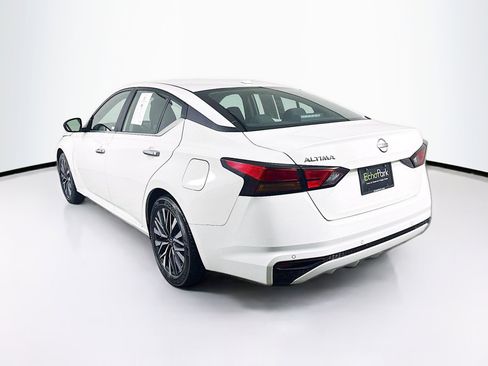 Used 2025 Nissan Altima 2.5 SV image 5