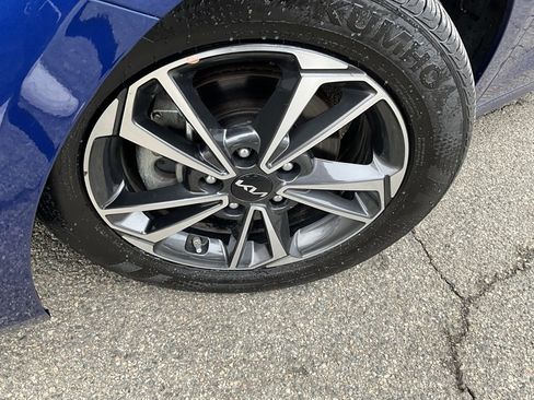 Used 2024 Kia Forte LXS w/ LXS Technology Package image 2