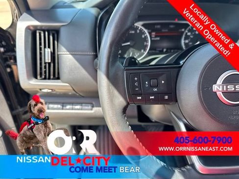 Used 2025 Nissan Pathfinder SL FWD image 19