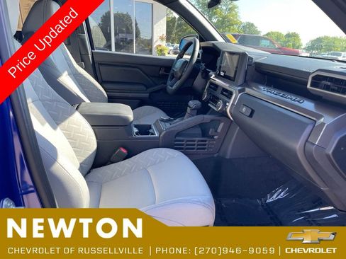 Used 2025 Toyota Tacoma SR5 AWD/4WD image 18