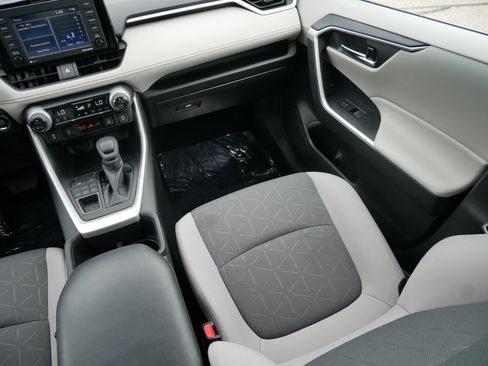 Used 2022 Toyota RAV4 XLE w/ Convenience Package AWD/4WD image 11
