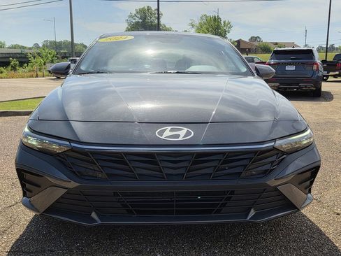 Used 2024 Hyundai Elantra SEL FWD image 2