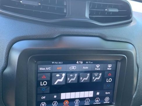 Used 2019 Jeep Renegade Trailhawk AWD/4WD image 32