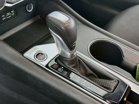 Used 2025 Nissan Altima 2.5 SV FWD image 23
