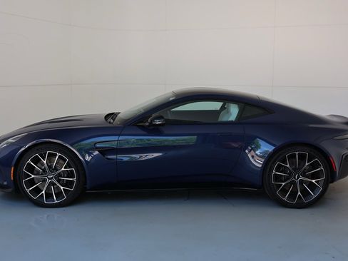 Used 2025 Aston Martin V8 Vantage Coupe image 11