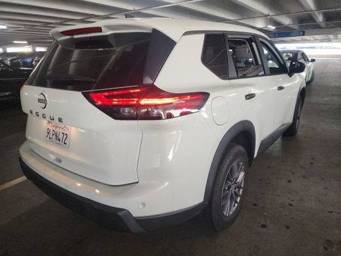 Used 2024 Nissan Rogue S FWD image 2