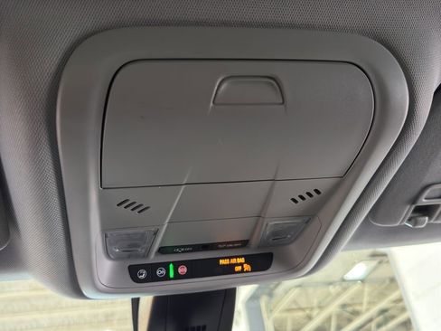 Used 2025 Chevrolet Blazer LT image 34