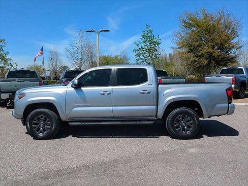 Certified 2023 Toyota Tacoma SR5 image 3