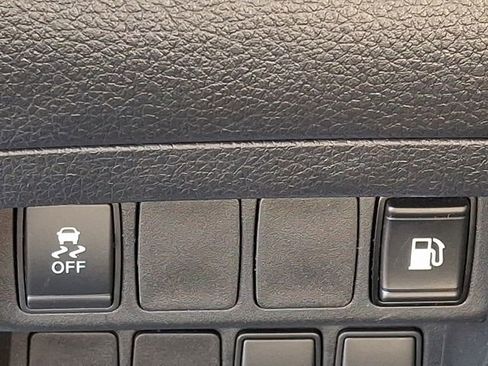 Used 2018 Nissan Rogue S image 23