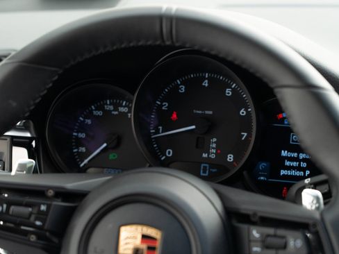 Certified 2025 Porsche Macan AWD/4WD image 31