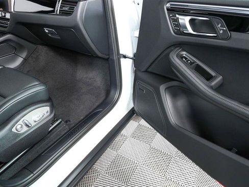 Certified 2026 Porsche Macan Turbo AWD/4WD image 25