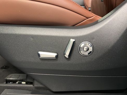 New 2026 Lincoln Navigator Reserve AWD/4WD image 40