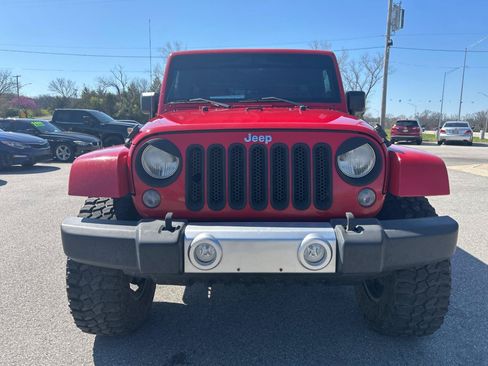 Used 2014 Jeep Wrangler Unlimited Sahara w/ Connectivity Group AWD/4WD image 2