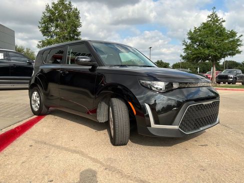 Used 2025 Kia Soul LX w/ LX Technology Package FWD image 4